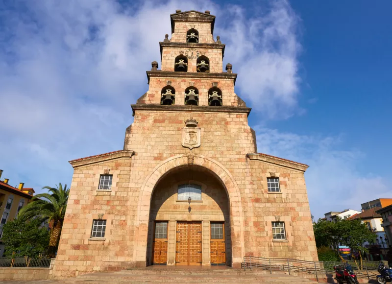 Trip to Covadonga Lakes and Cangas de Onís from Santander Buendía